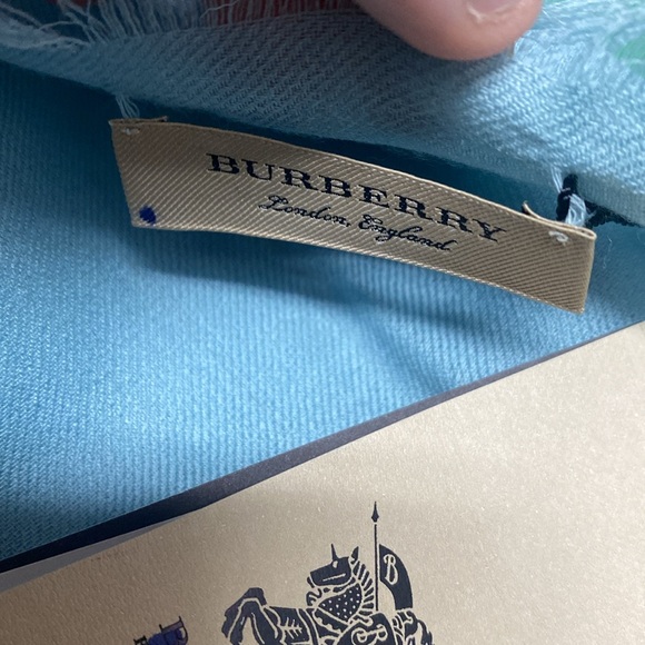 Authentic BNWT Burberry 100% Cashmere Check Scarf - Picture 3 of 5
